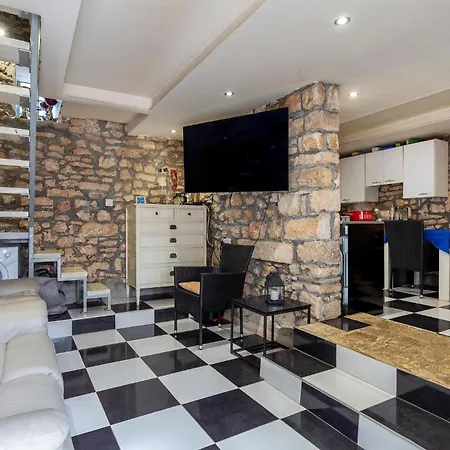 2 Bedroom Awesome In Barban Nyaraló *